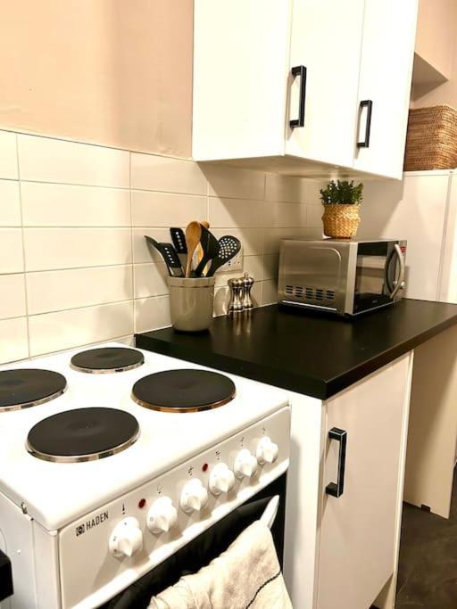 Large 2 Bedroom, Ground Floor Flat, Close To City Edinburgh Exterior photo